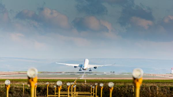 Airbus_A350-941_9V-SMO_SQ51_MAN-SIN_2017
